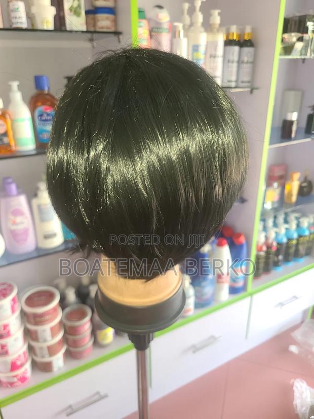 Black Pixie Wig · Photo 3