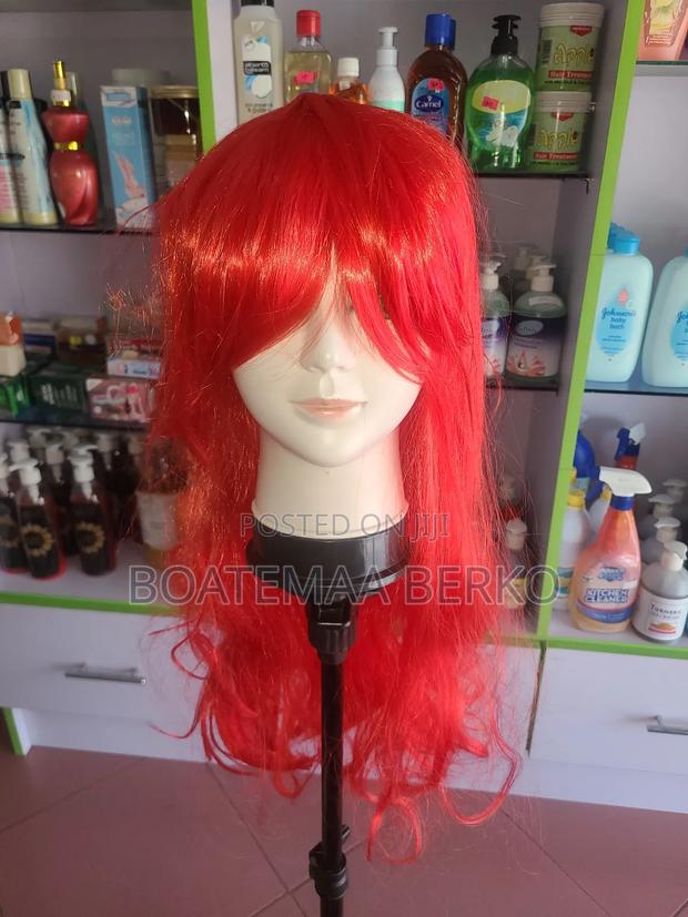 Red French Cut Wavy Wig · Photo 1