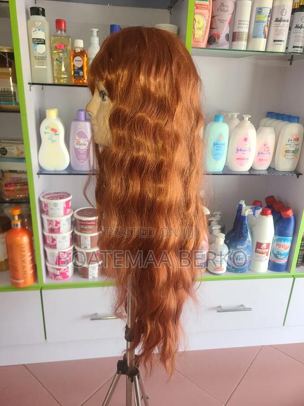 French Cut Body Wave Wig · Photo 2