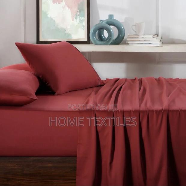2 Wine Bedsheet and 4 Pillow Cases · Photo 1