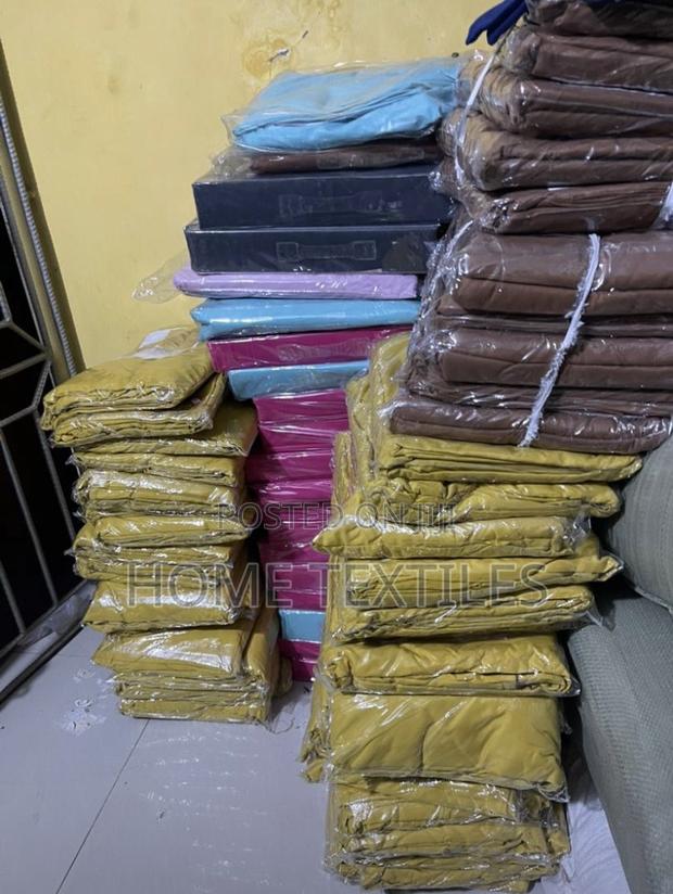 2 Plain Cotton Sheets With 4 Pillow Cases · Photo 1