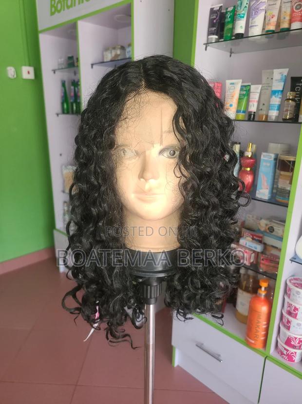 Full Frontal Curly Wig · Photo 1