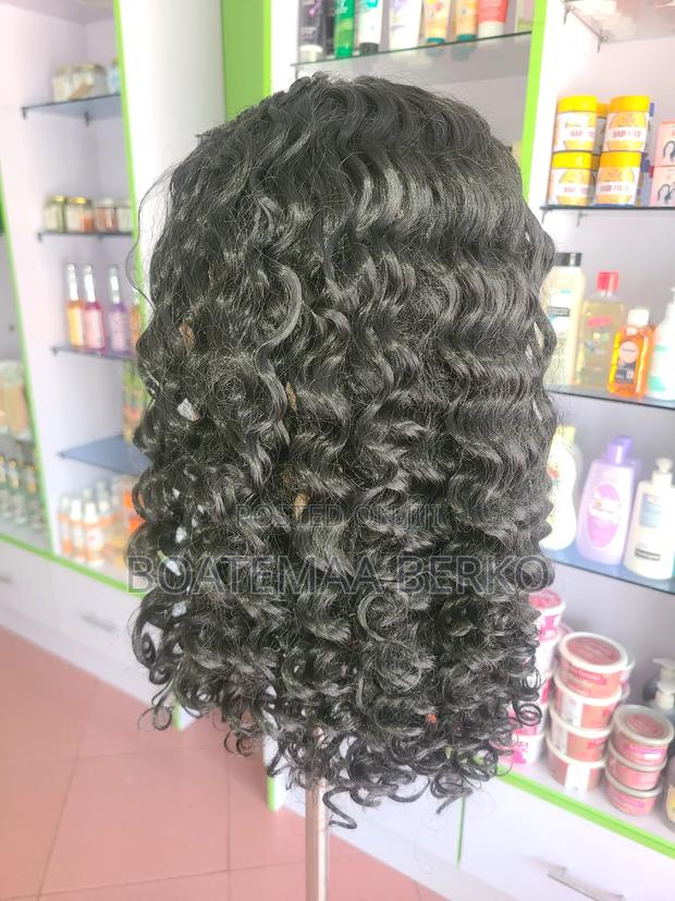 Full Frontal Curly Wig · Photo 4
