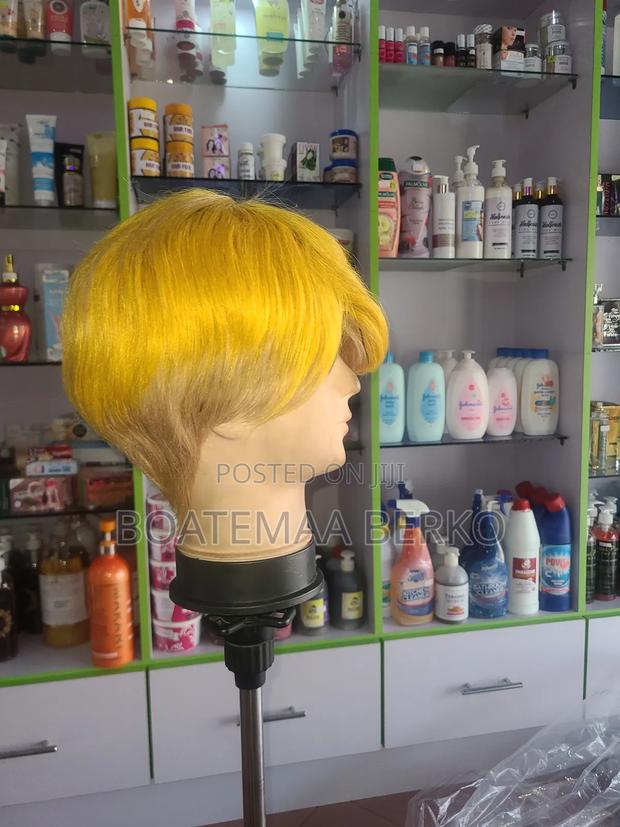 Golden Blonde Pixie Cut Wig · Photo 1
