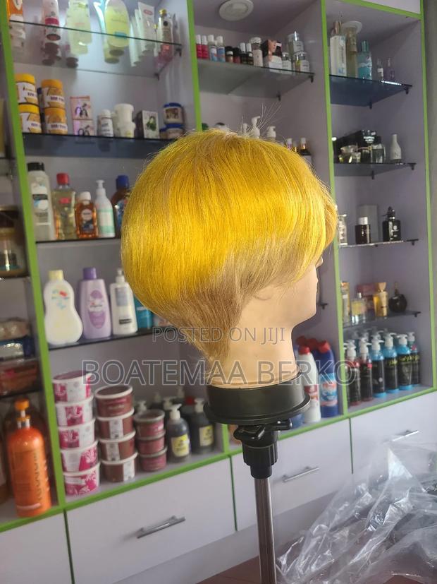 Golden Blonde Pixie Cut Wig · Photo 2