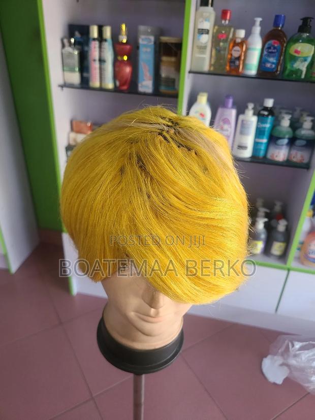 Golden Blonde Pixie Cut Wig · Photo 4