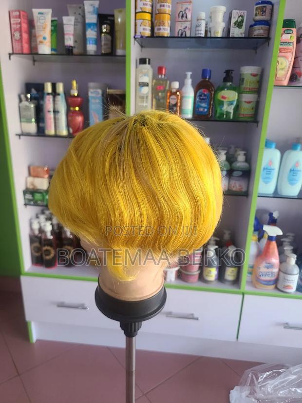 Golden Blonde Pixie Cut Wig · Photo 5