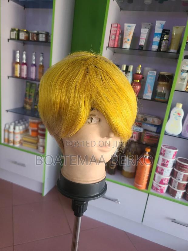 Golden Blonde Pixie Cut Wig · Photo 6