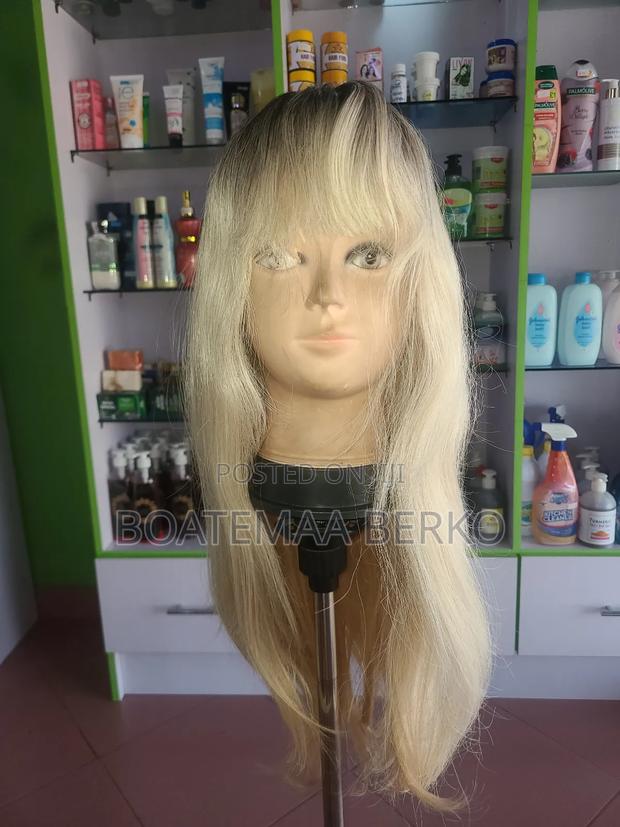 Blonde Straight French Cut · Photo 2