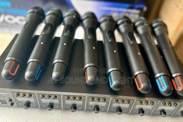 Shure 8-in-1 Wireless Microphone Set · Photo 1