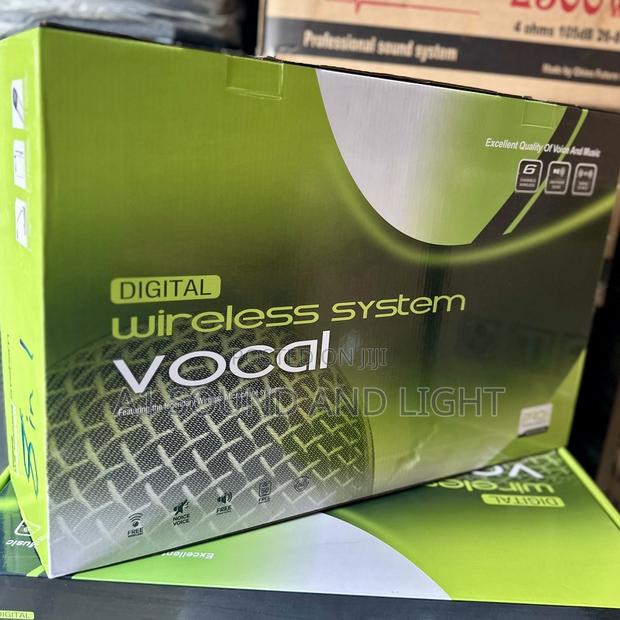Shure 8-in-1 Wireless Microphone Set · Photo 4