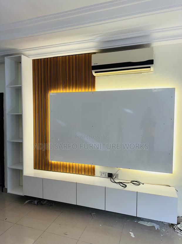 Original Foriegn Tv Stand · Photo 2