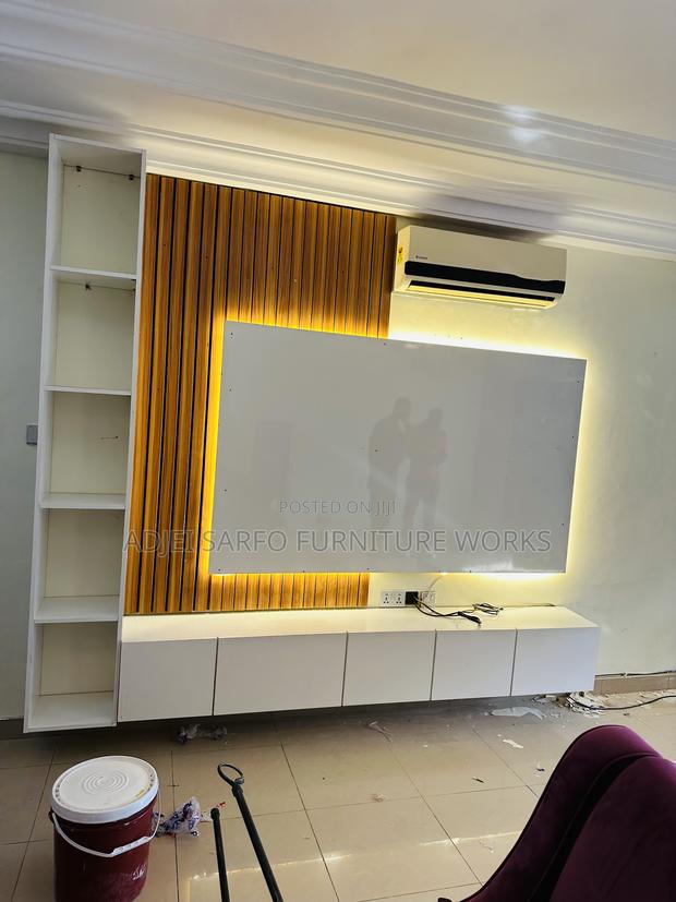 Original Foriegn Tv Stand · Photo 3