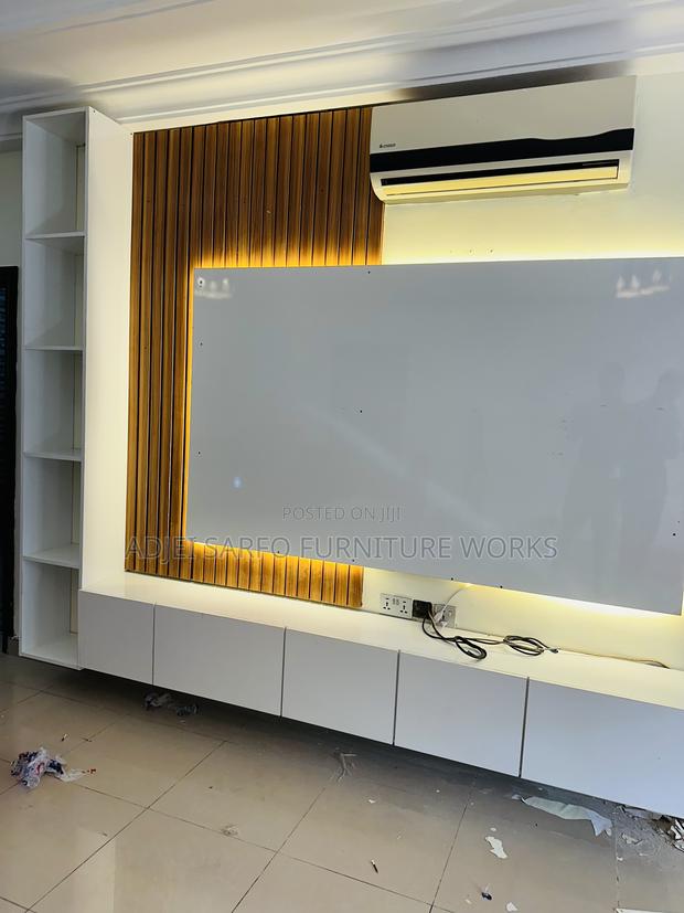 Original Foriegn Tv Stand · Photo 4