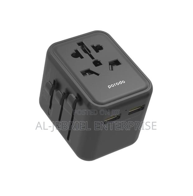 Travel Universal Power Adapter · Photo 1