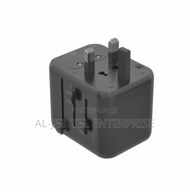 Travel Universal Power Adapter · Photo 2