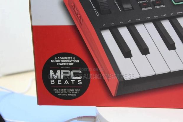 Akai Mini Plus Keyboard · Photo 2