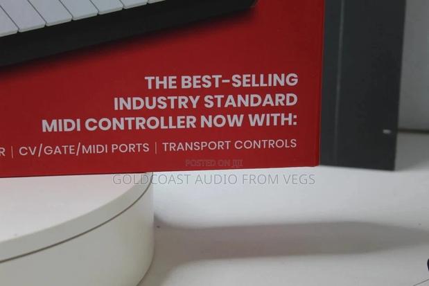 Akai Mini Plus Keyboard · Photo 3