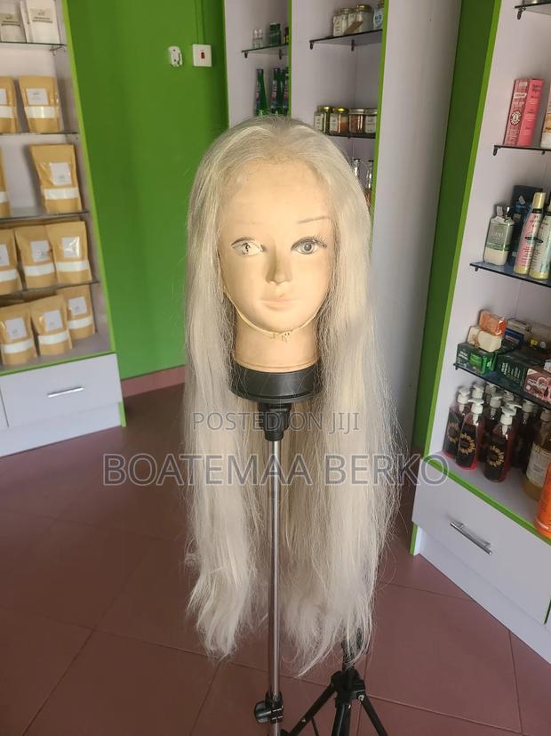 Long Straight Blonde Wig · Photo 2