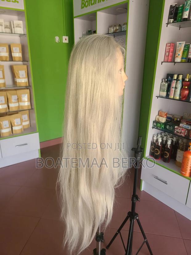 Long Straight Blonde Wig · Photo 3