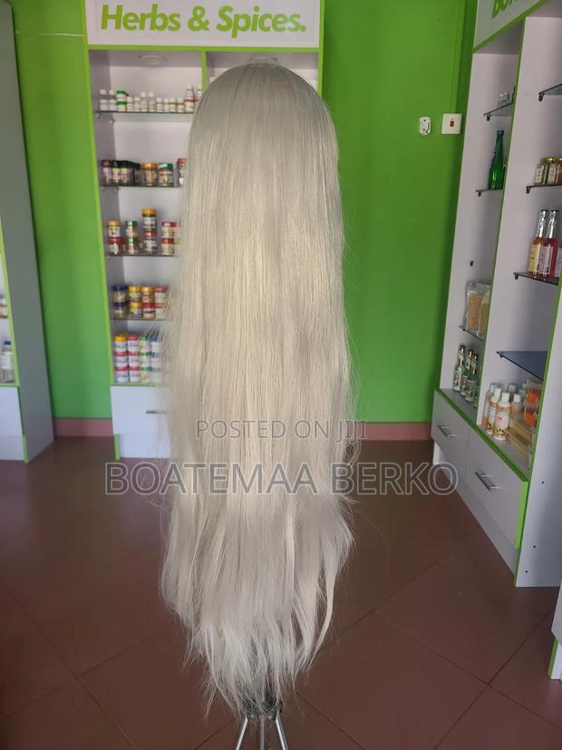Long Straight Blonde Wig · Photo 5