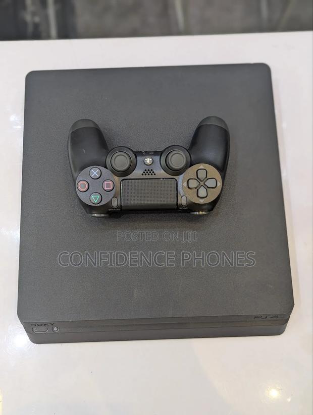 Ps4 Slim With Games · Photo 2