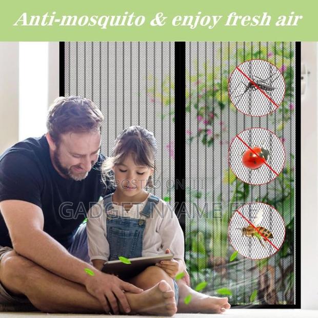 Mesh Magnetic Screen Door - 210cmx110cm · Photo 8