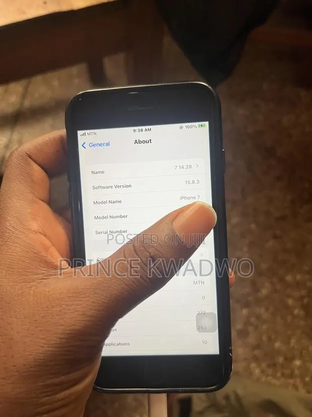 Apple iPhone 7 32 GB Black · Photo 1