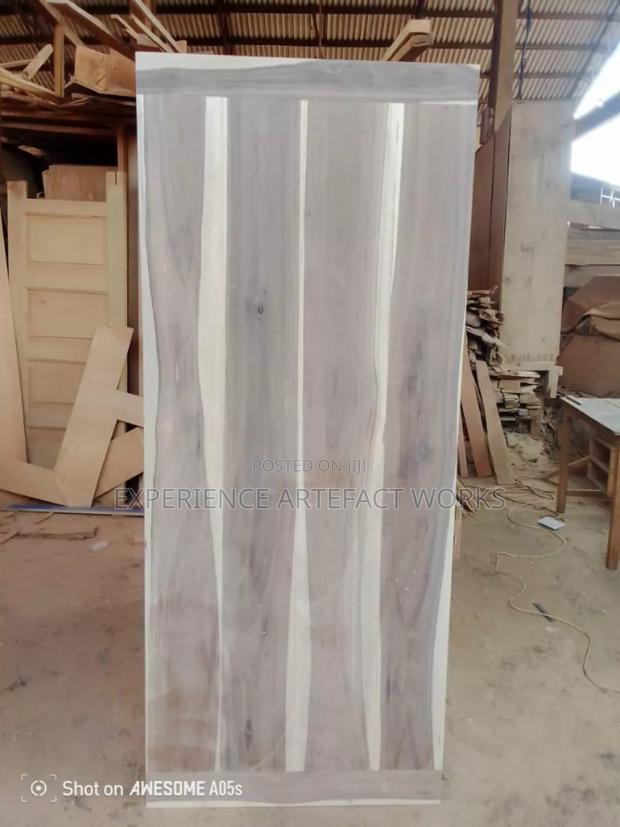 Single Door · Photo 1