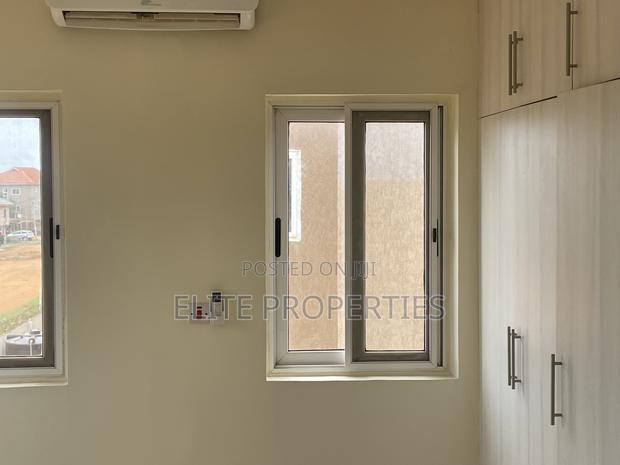2bdrm Apartment in Comm.25 Devtraco, Tema Metropolitan for rent · Photo 3