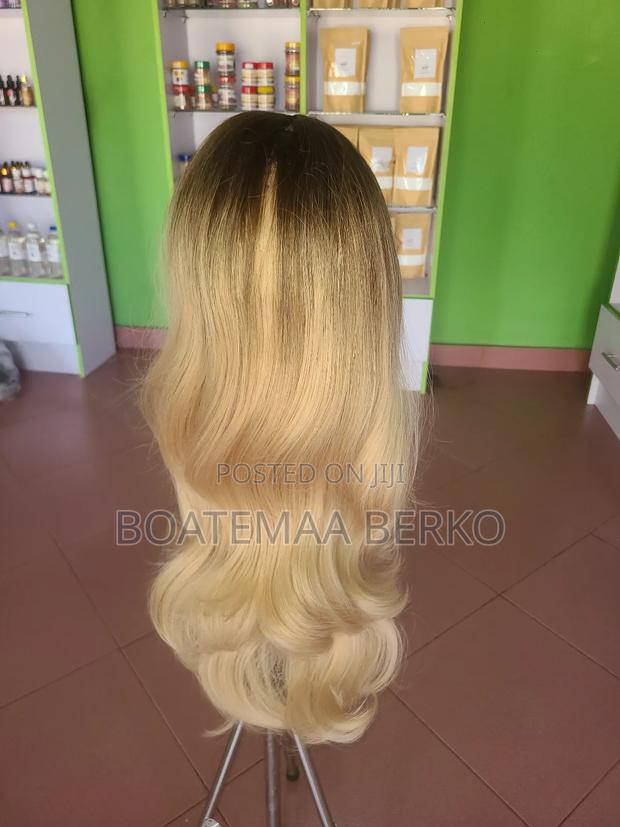 Blonde Wavy French Cut Wig · Photo 6