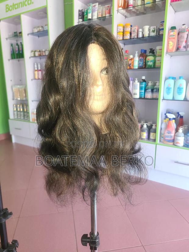 Brown Wavy Wig · Photo 4