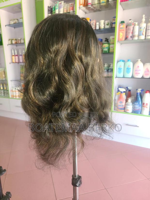 Brown Wavy Wig · Photo 8