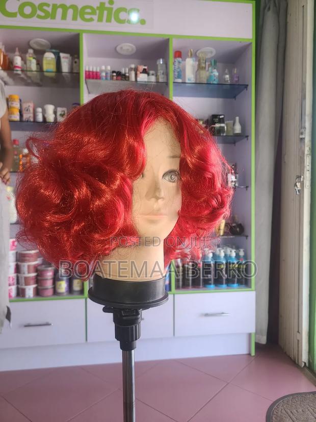 Red Wavy Wig · Photo 1