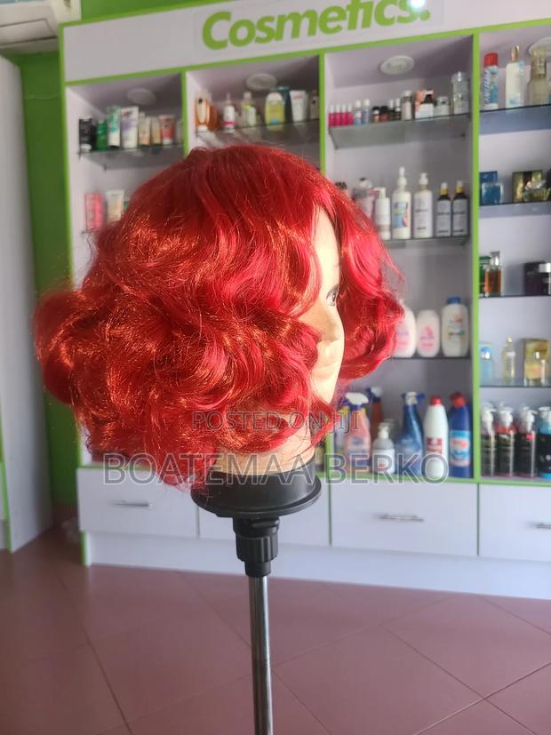 Red Wavy Wig · Photo 4