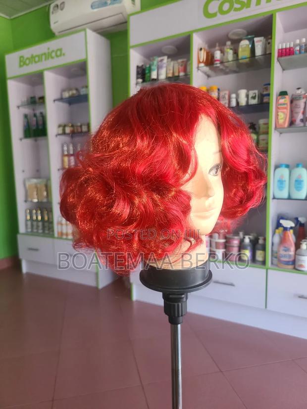Red Wavy Wig · Photo 5