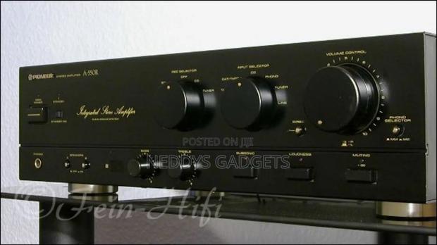 Pioneer Integrated Stereo Amplifier 
550r · Photo 1