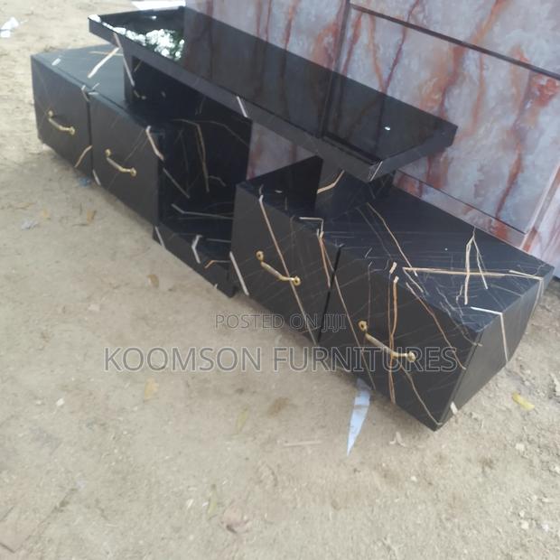 Quality Tv Stand · Photo 1