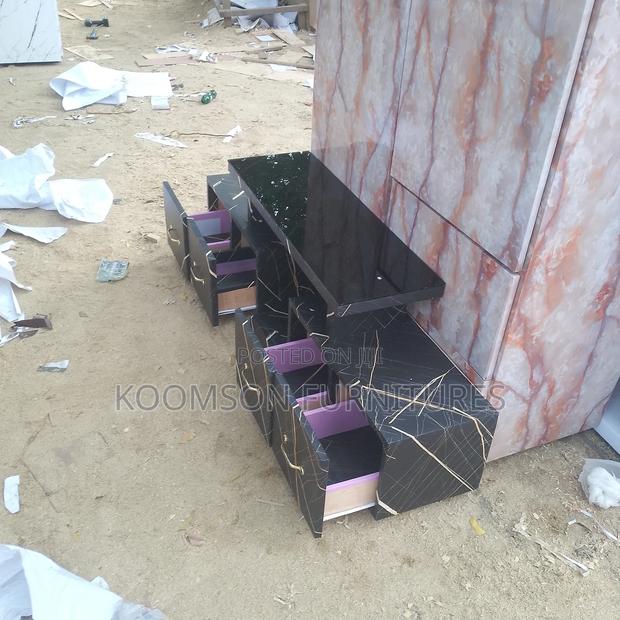 Quality Tv Stand · Photo 2