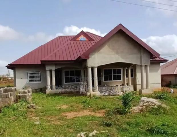 6bdrm House in Ejisu Ampabame, Kumasi Metropolitan for sale · Photo 2