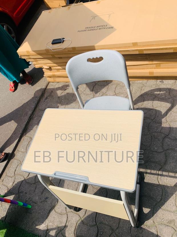 Students Table and Chair · Photo 1