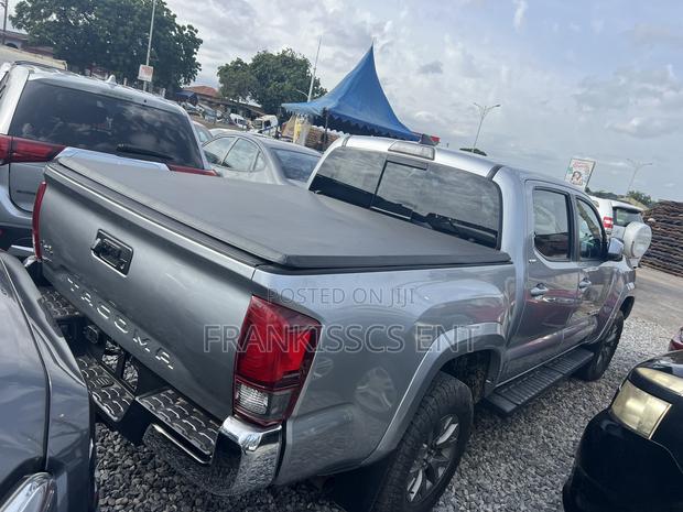 Toyota Tacoma SR 2018 Gray · Photo 6