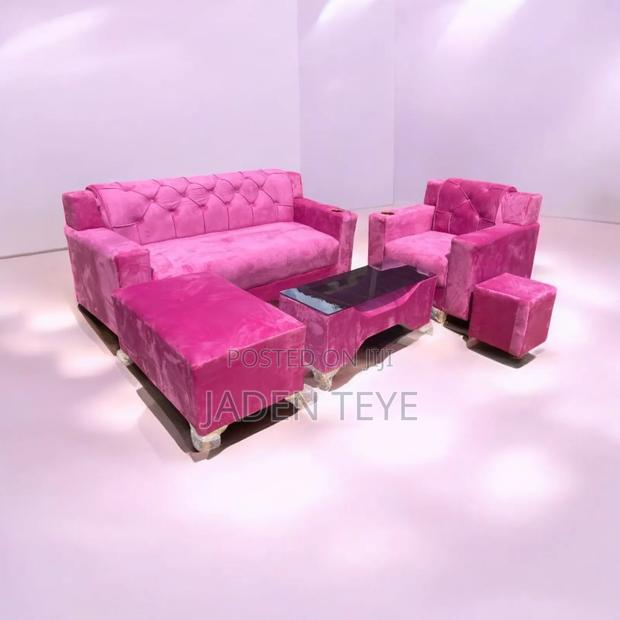 Stylish Pink Sofa Set · Photo 1
