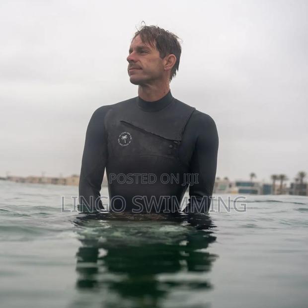 Adult Wetsuit · Photo 4