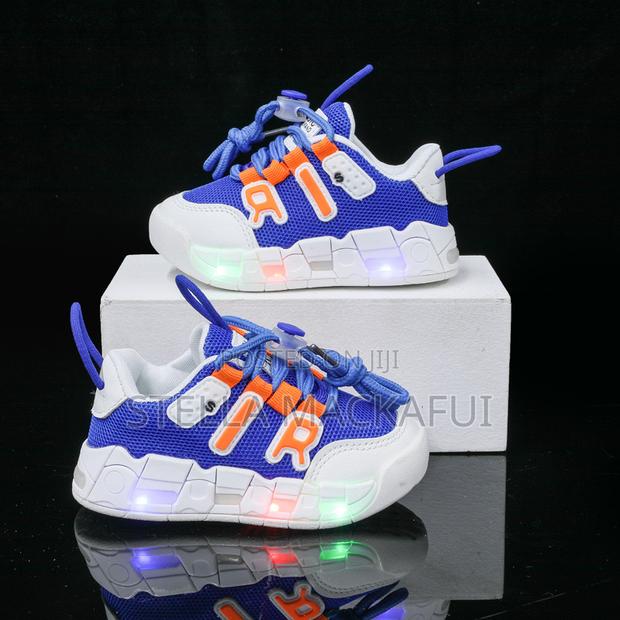 Led Sneakers for Children Size 21-26 · Photo 1