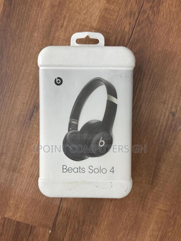 Beats Solo 4 Headphone · Photo 2