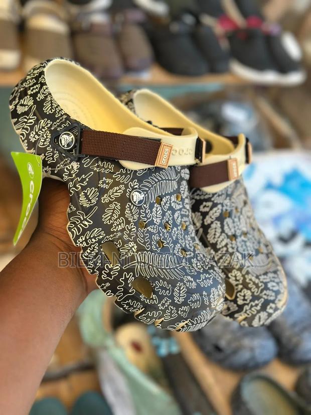 Original Crocs Available in Stock · Photo 4