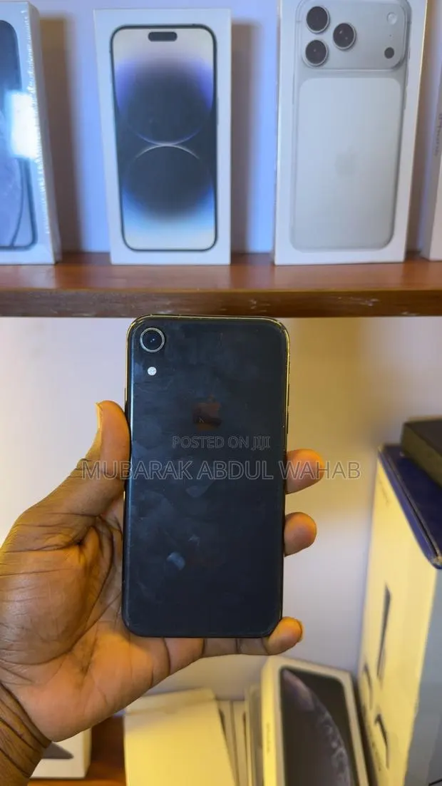 Apple iPhone XR 64 GB Black · Photo 1