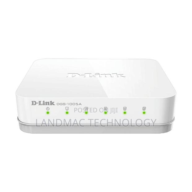 D-Link 5 Port 10/100 Base-T Desktop Switch · Photo 1