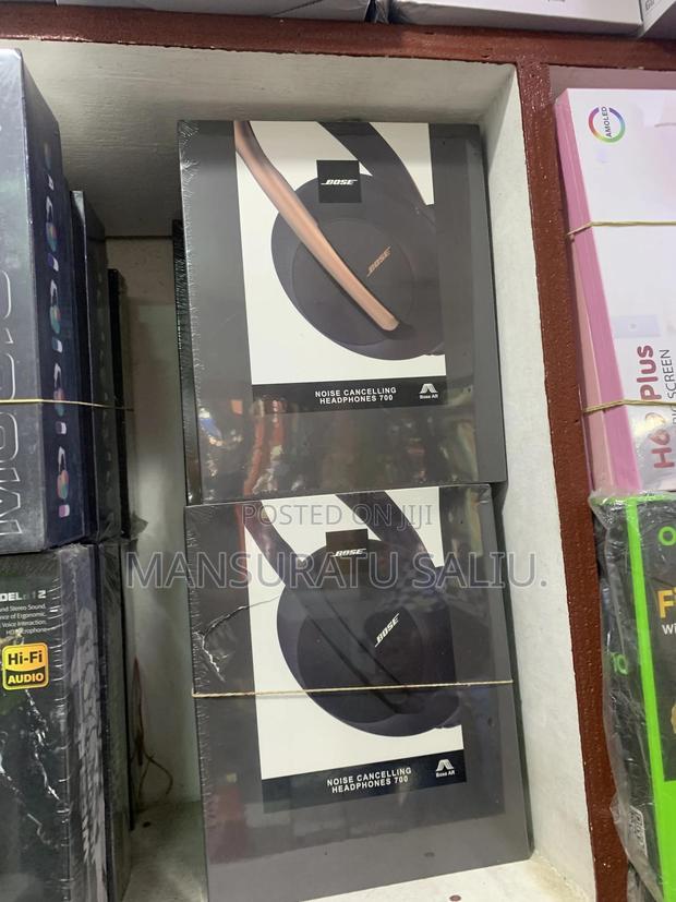Bose Noise Cancelling Headphones 700 · Photo 2